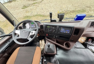 HINO 700 6×2 (МРМ 20т) БОРТ-ТЕНТ СДВИЖНЫЕ ШТОРЫ И КРЫША 9,26м